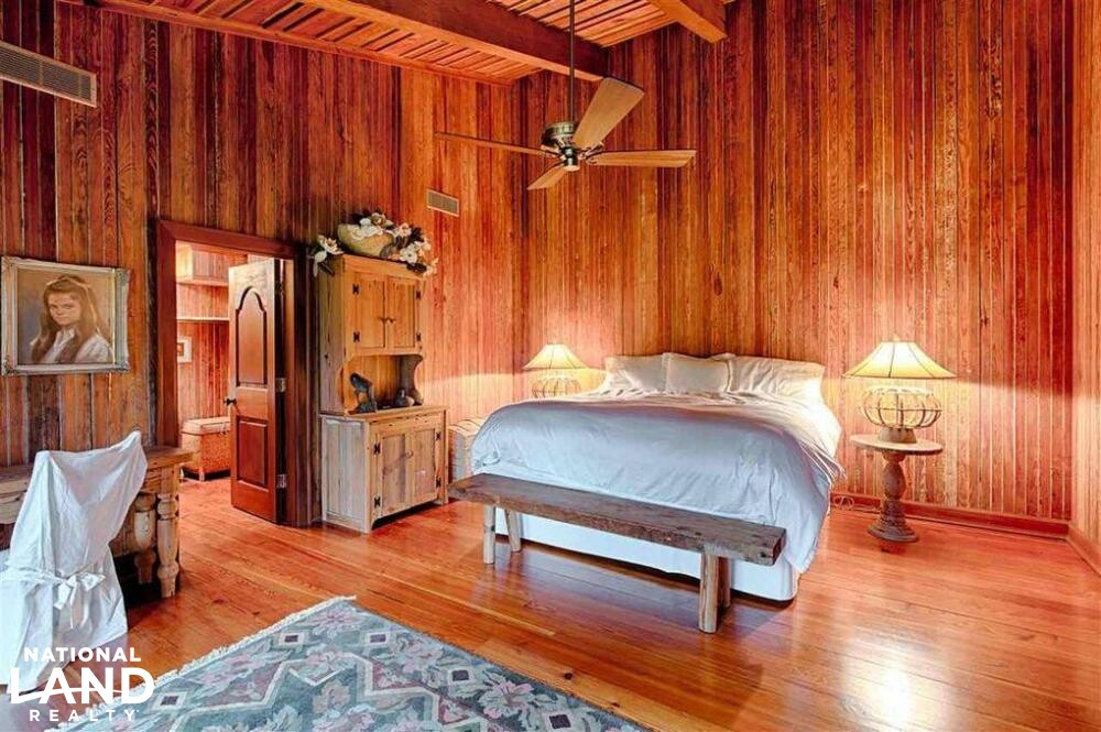 425 Acres with Farmhouse and Cabin in Clarke County