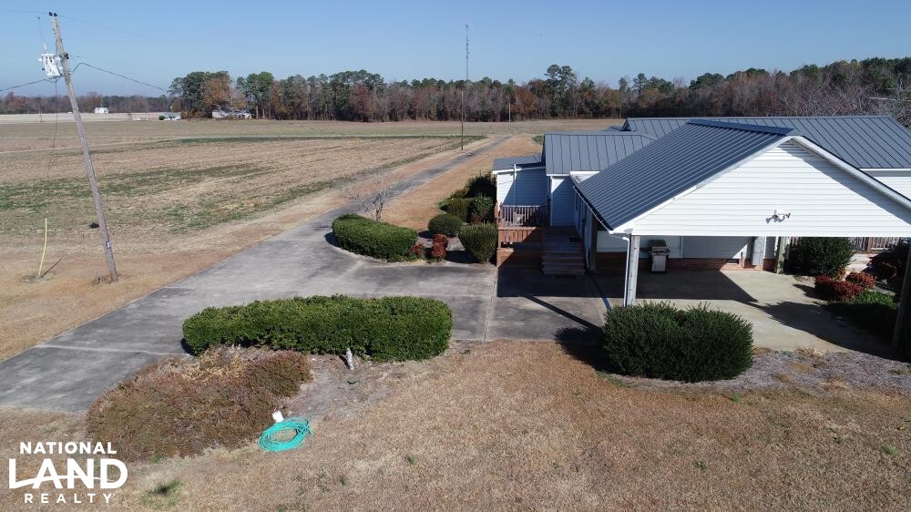 1103 Elijah Loftin Rd in Lenoir County, North Carolina (28 Photos