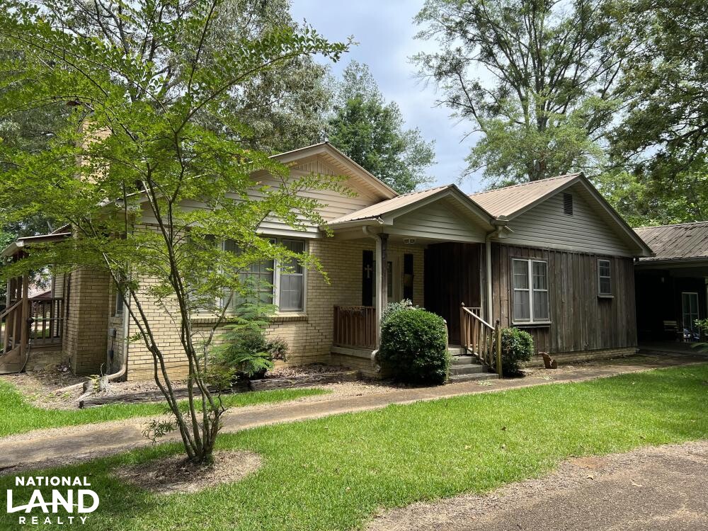 Land & Home near Kosciusko in Attala County, Mississippi (21 Photos