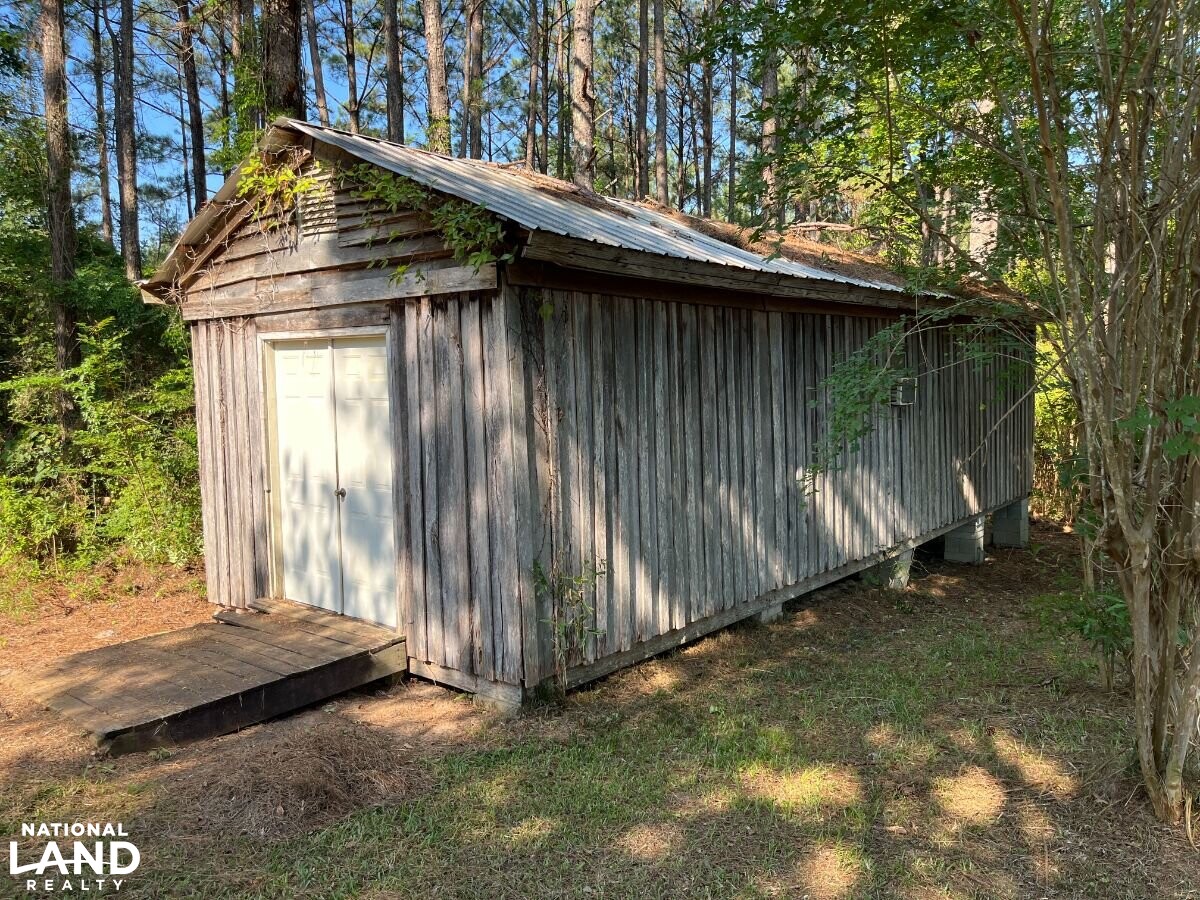 Secluded Cabin With Pond, Creek & Big Timber in Leake County