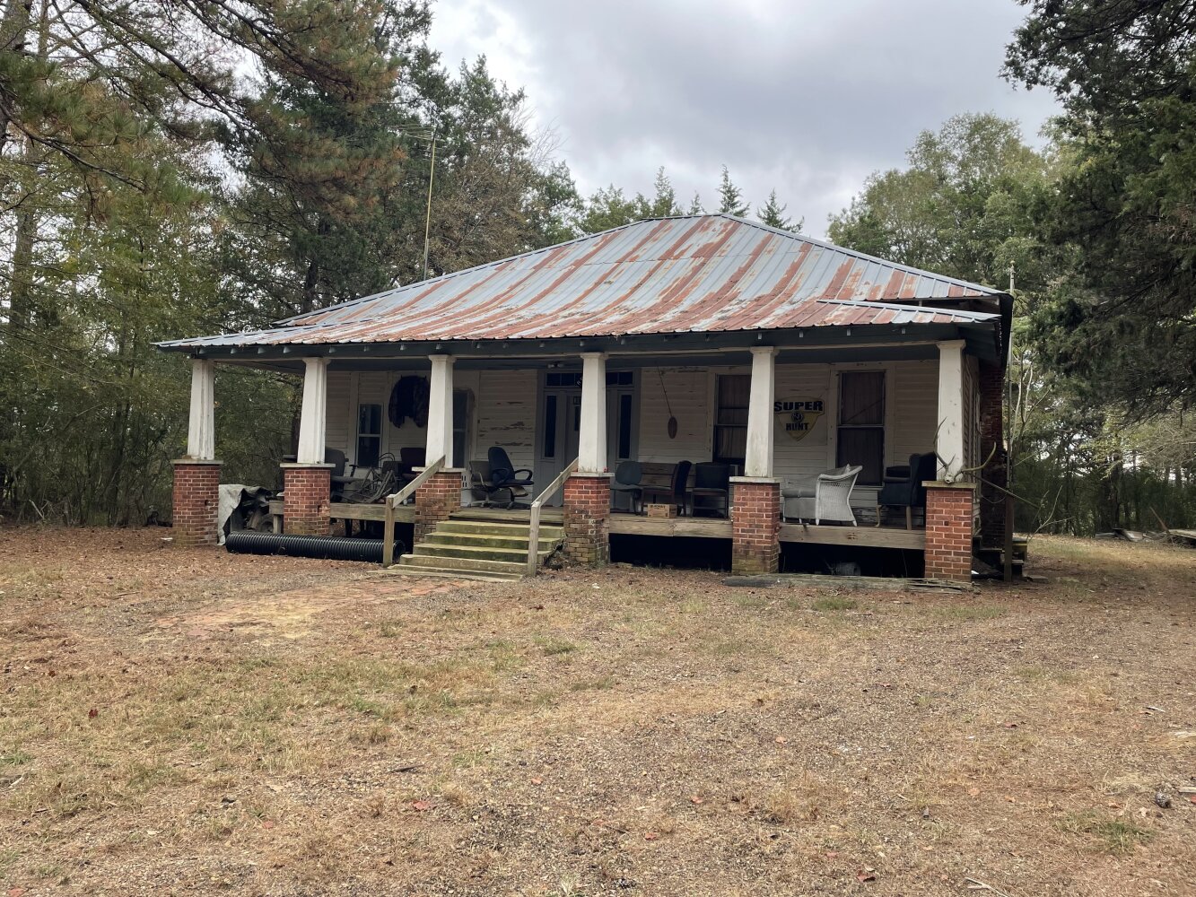 Country Camp House and Land in Leake County, Mississippi (11 Photos