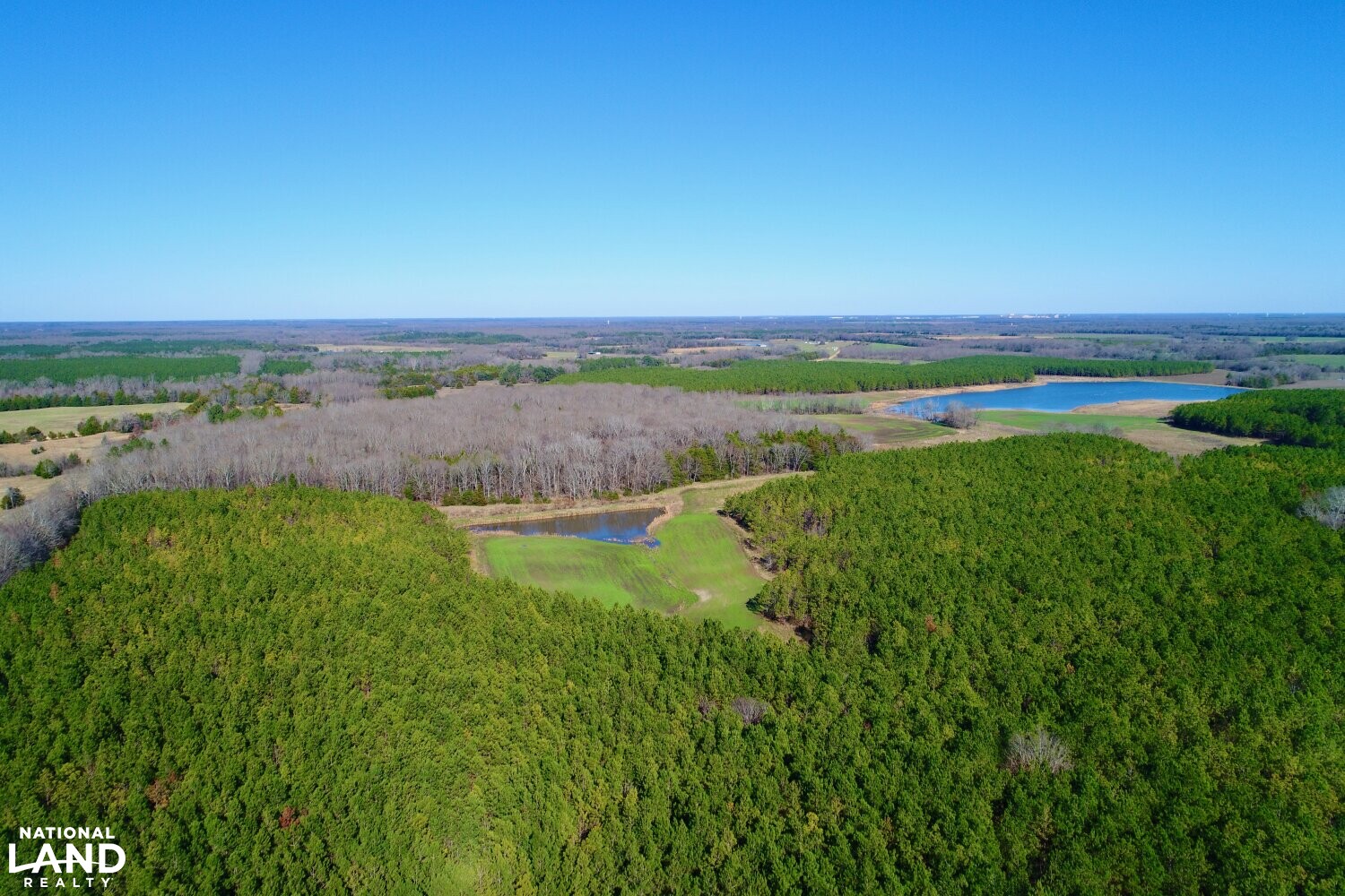 Four Roses Hunting, Fishing, and Recreational Farm & Lodge in Lowndes