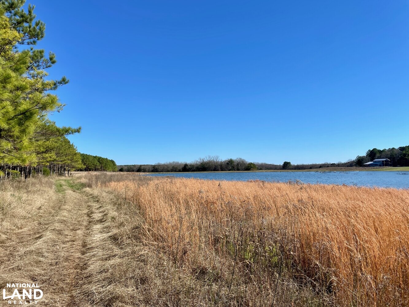 Four Roses Hunting, Fishing, and Recreational Farm & Lodge in Lowndes