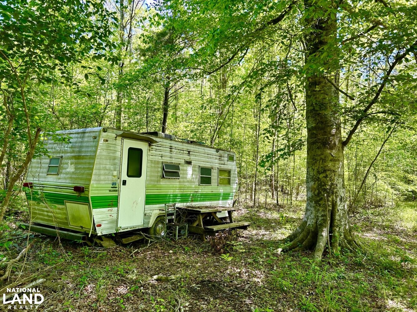 Old Camper overlooking Potterchitto Creek (78 of 87)
