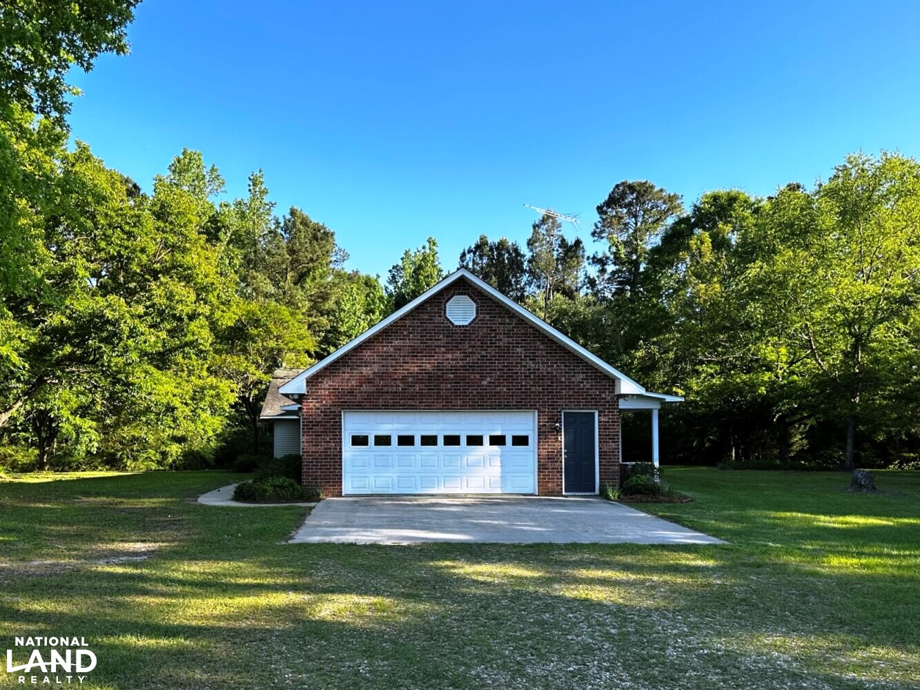 Baxterville Farm and Home in Lamar County, Mississippi (41 Photos