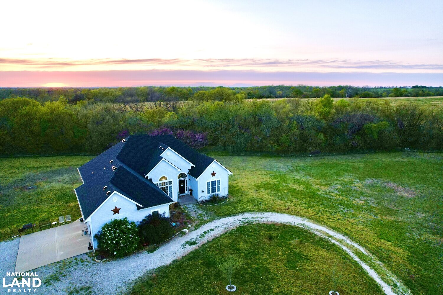 Custom 5 Bed, 3.5 Bath on 9 Acres in Linn County, Kansas (56 Photos