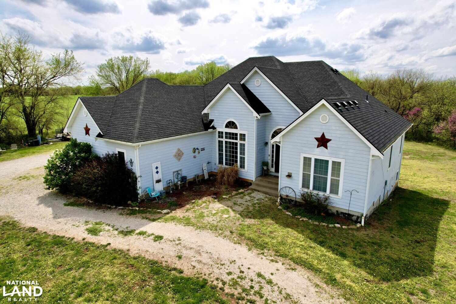 Custom 5 Bed, 3.5 Bath on 9 Acres in Linn County, Kansas (56 Photos