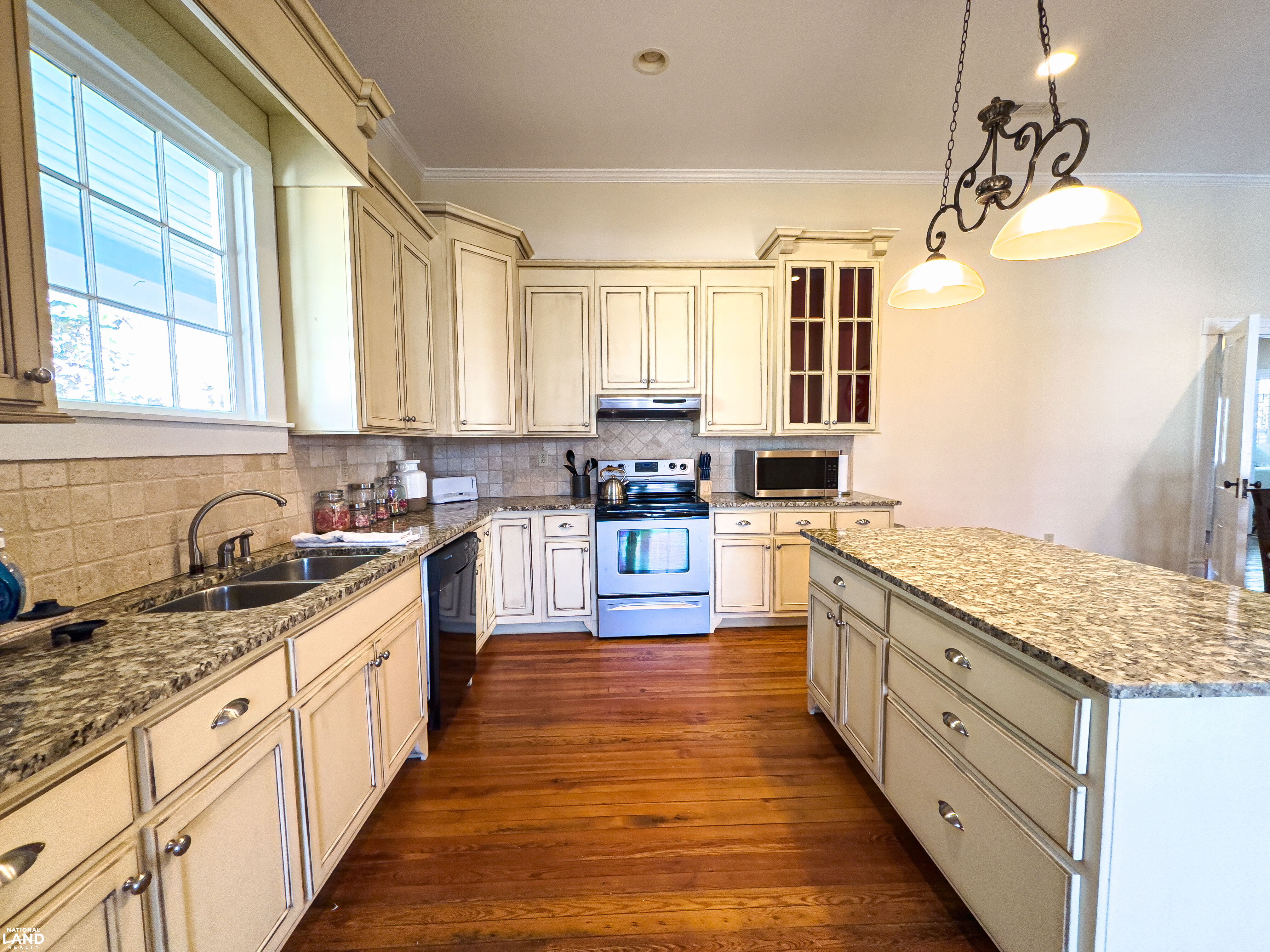 The Magnolia House: Historic Home with Acreage in Perry County, AL (28 of 39)