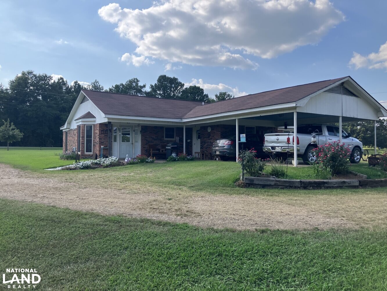 Mantee Home and Land Beauty in Webster County, Mississippi (25 Photos