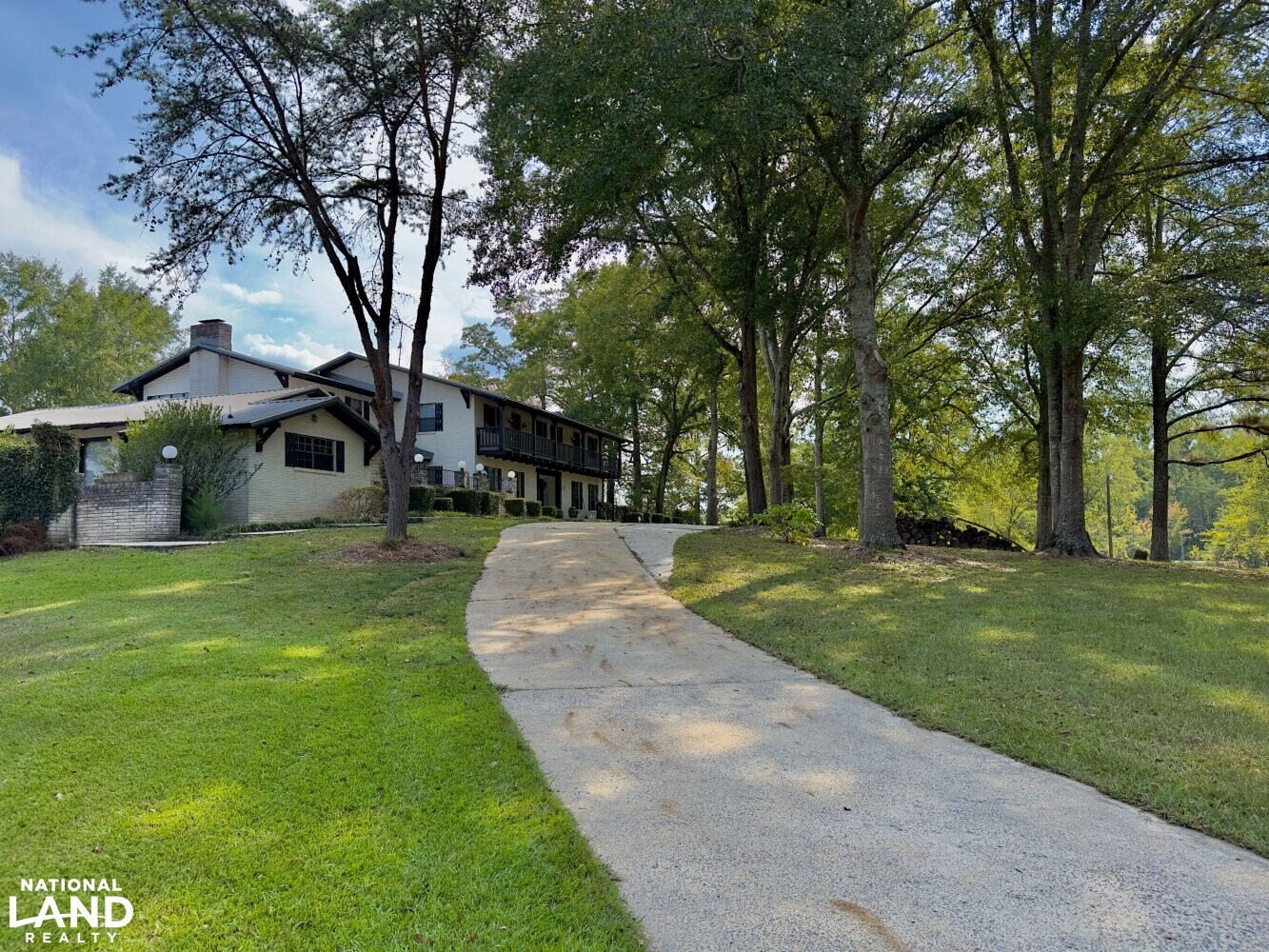 Woodstock Lakeside Estate in Bibb County, Alabama (32 Photos