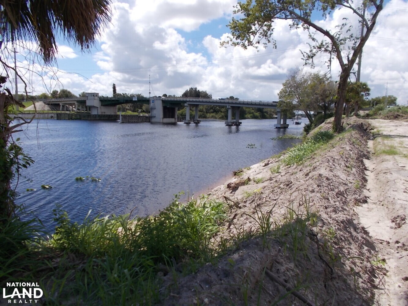 Caloosahatchee River Marina in Hendry County, Florida (21 Photos