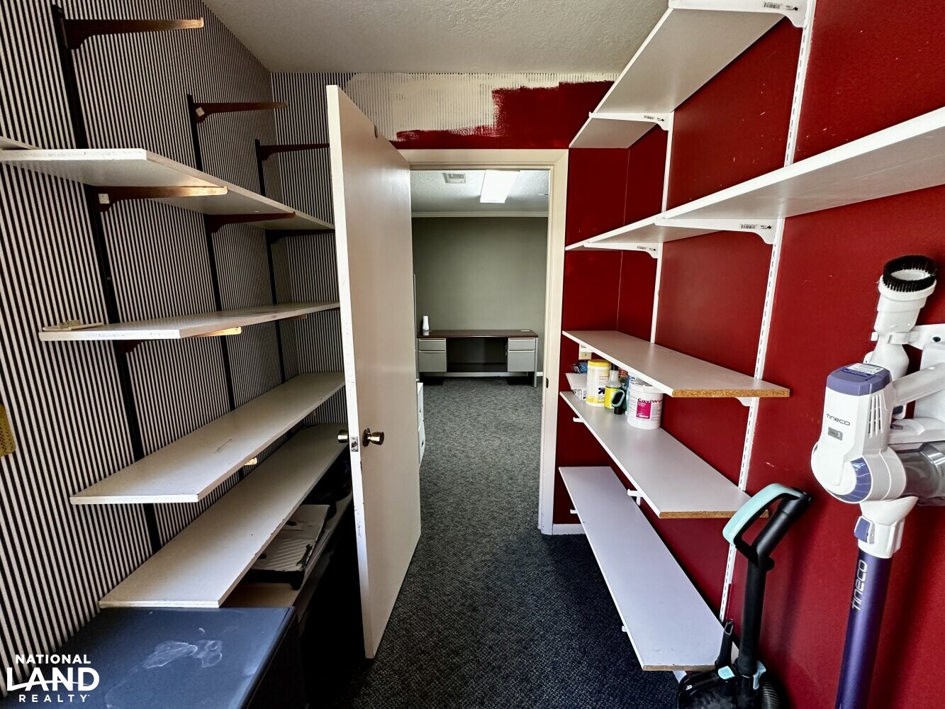 Office Building in Good Location in Neosho County, Kansas (27 Photos