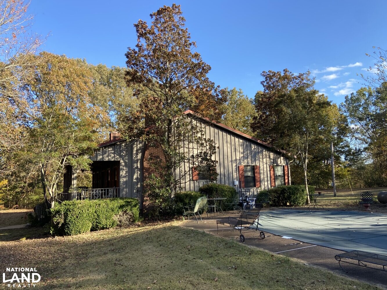 Duplex with a Pool in Marshall County, Mississippi (36 Photos
