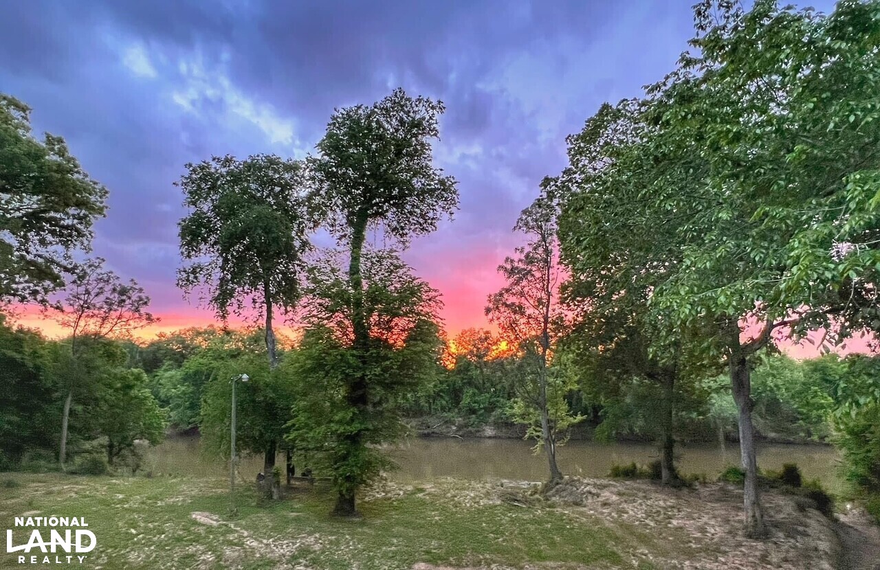 Cabin on the Flint River in Upson County, (59 Photos