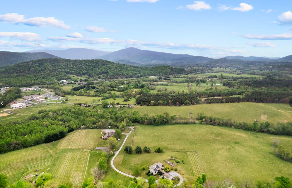 Established Winery And Estate in Rappahannock County, VA (7 of 27)