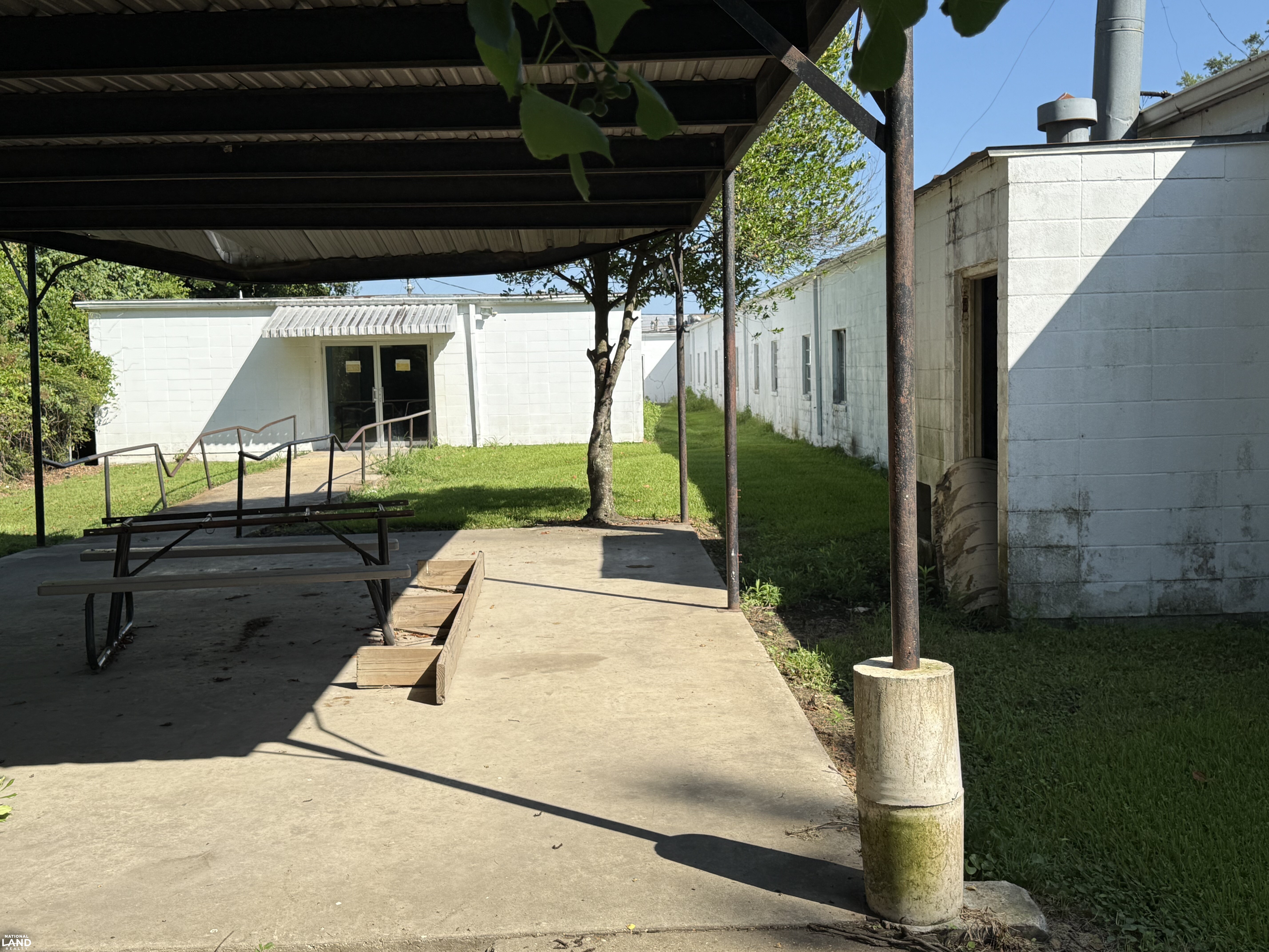 Rear walk way to rear entrance (12 of 42)