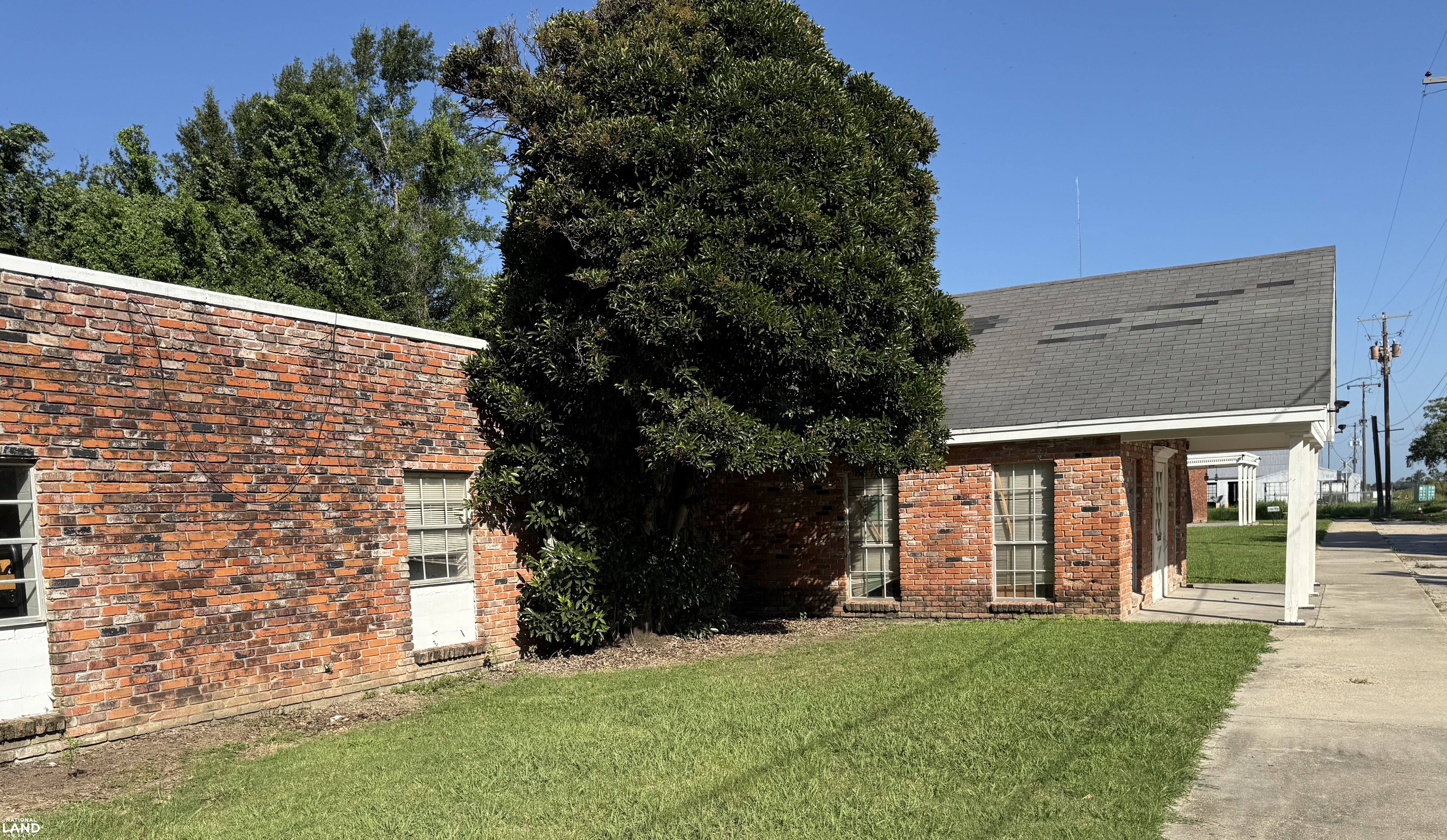 Front Entrance * (5 of 42)