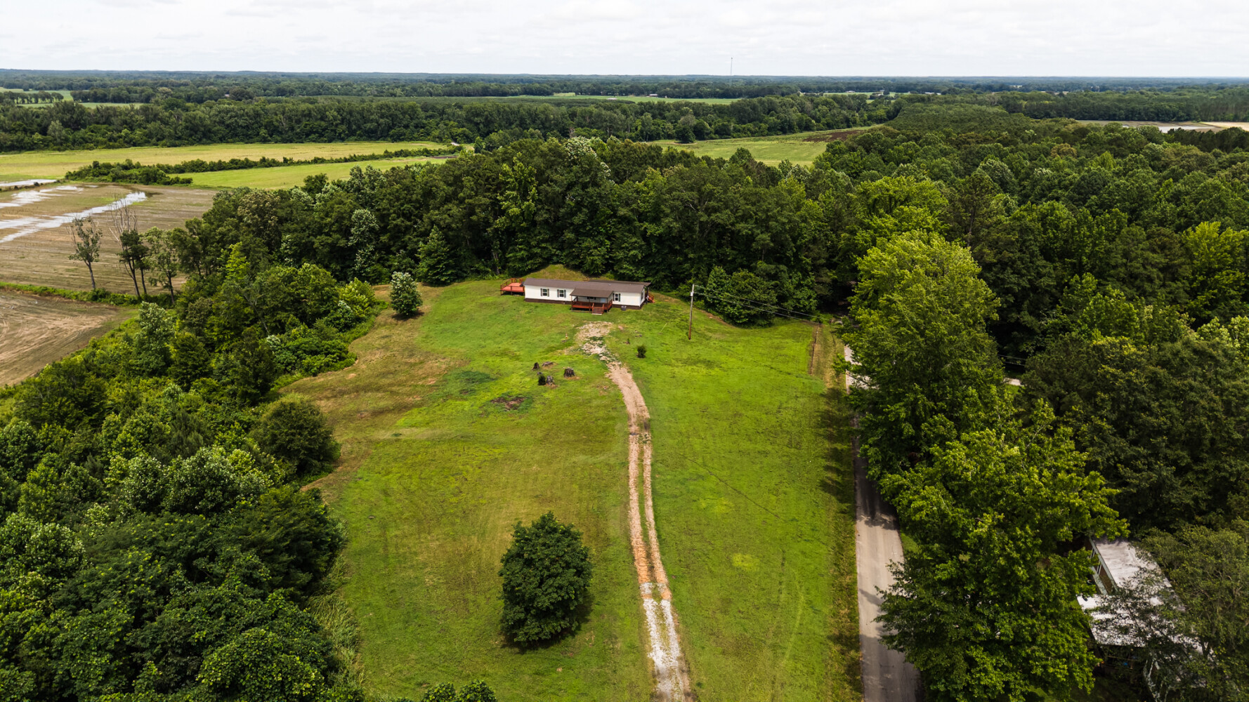 Baldwyn Home & 2+/- Acres in Lee County, MS (35 of 38)