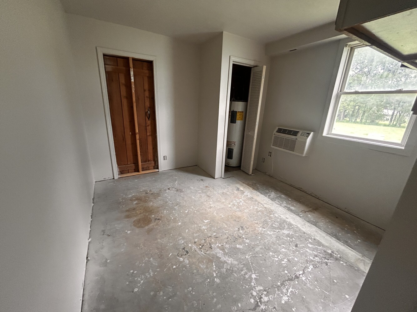 Photo 16 of 50 of home listing at 2311 W VAN DORN ST, Lincoln, NE 68522